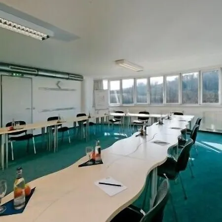 Le Village 3* ويندن