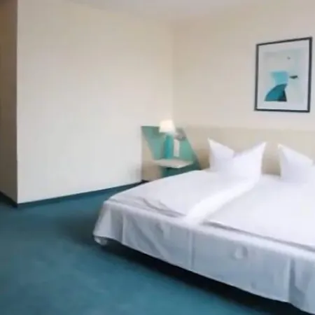 Le Village 3* ويندن