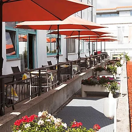 Le Village Hotel