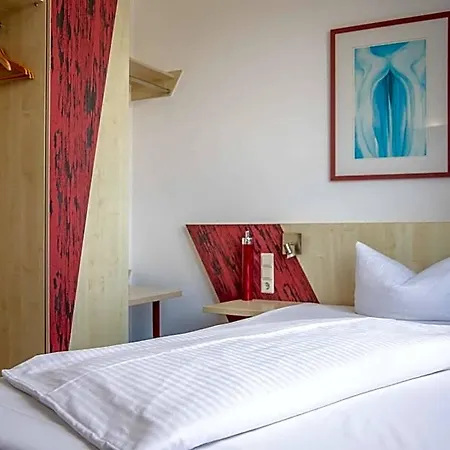 Le Village Hotel