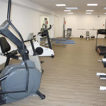 Le Village 3* ويندن