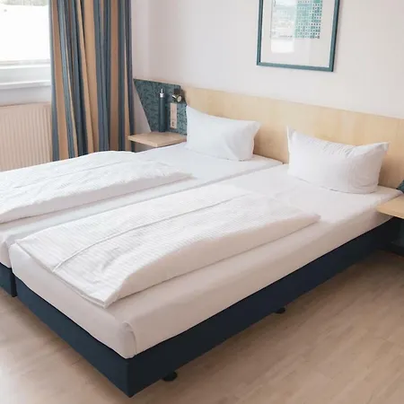 Le Village 3* ويندن